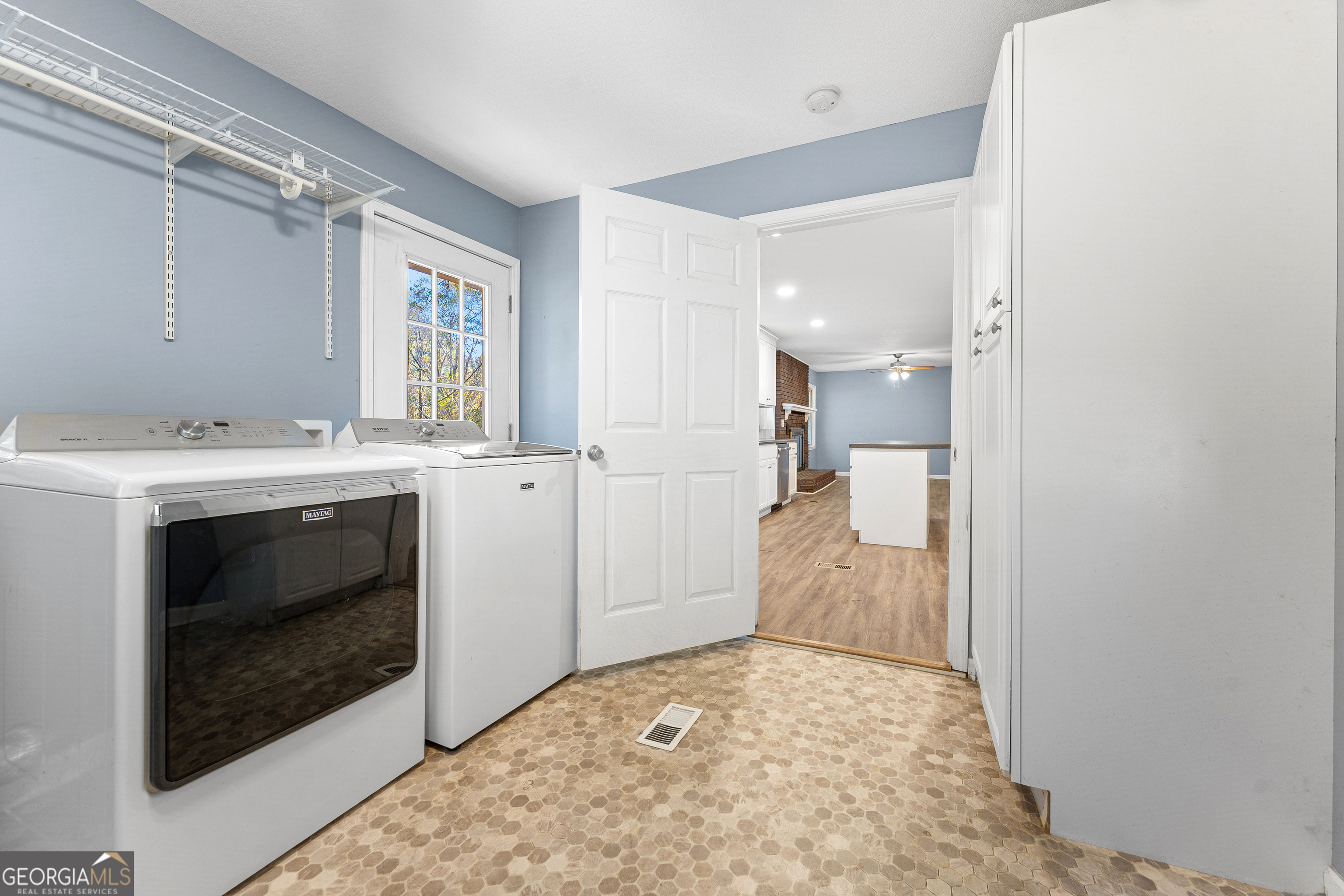 101 Fisher Drive Hartwell, GA 30643 - Photo 11 of 48 a bathroom with a sink and a mirror