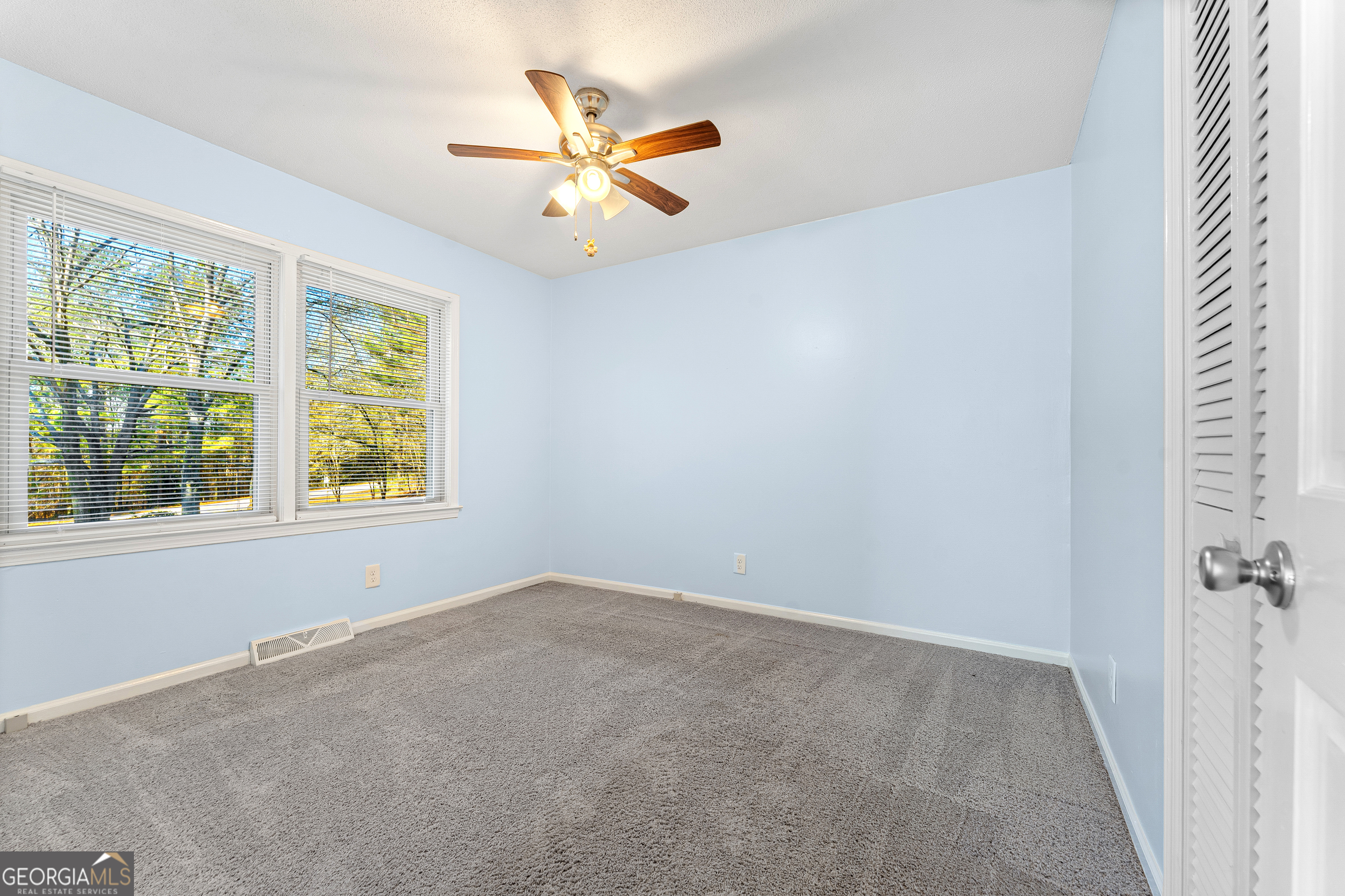 101 Fisher Drive Hartwell, GA 30643 - Photo 19 of 48 a view of a livingroom with a window