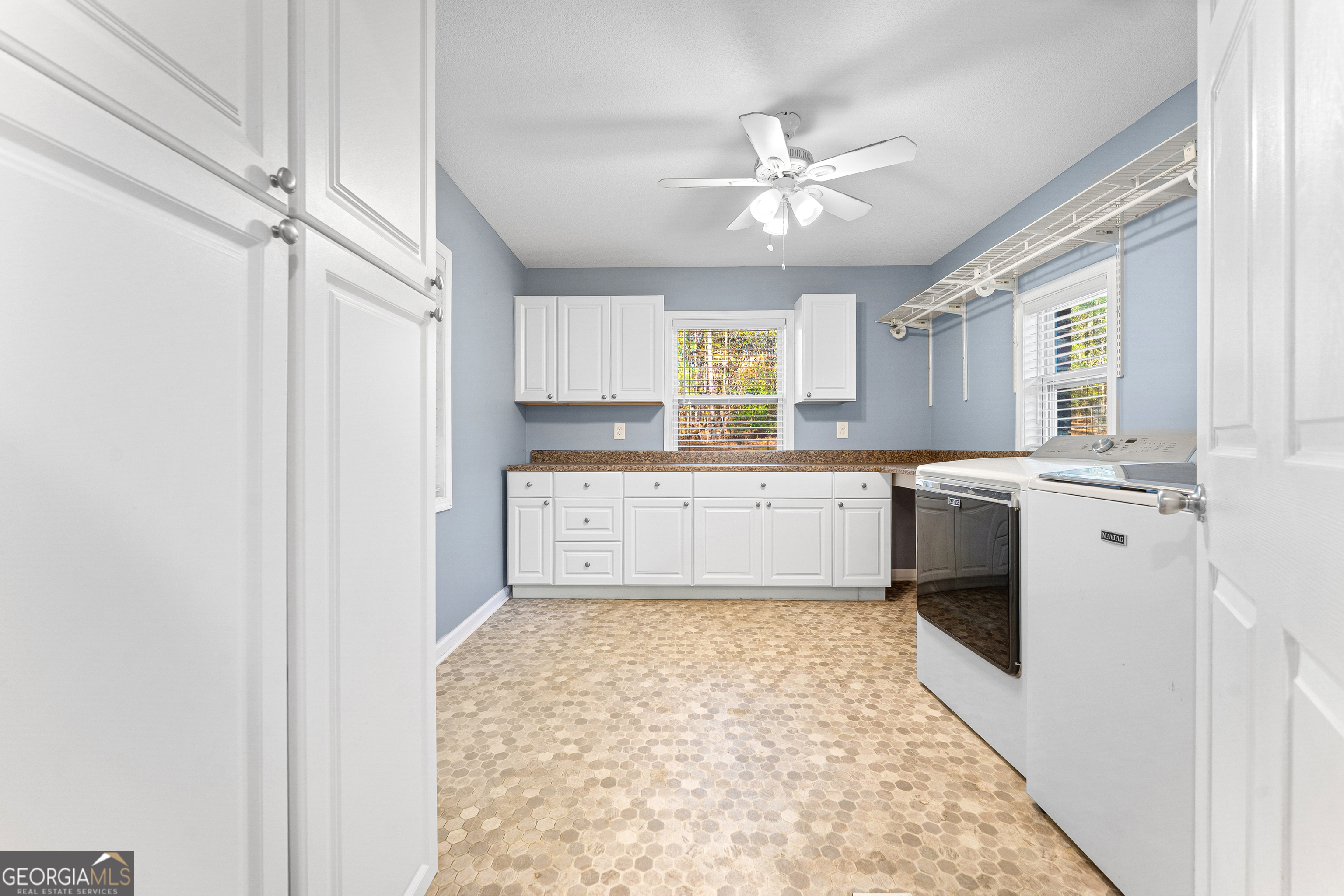 101 Fisher Drive Hartwell, GA 30643 - Photo 20 of 48 a large kitchen with cabinets and stainless steel appliances