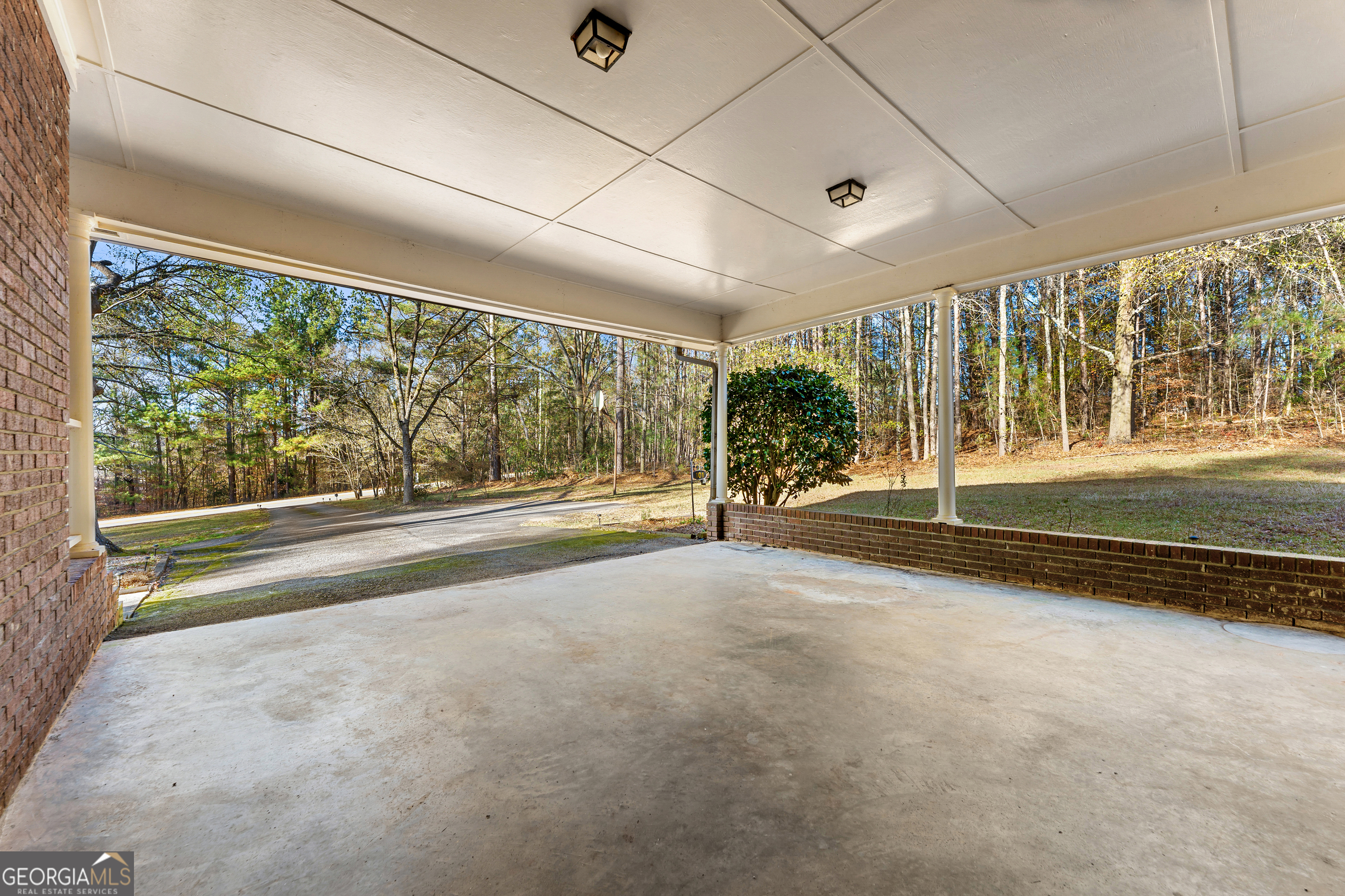 101 Fisher Drive Hartwell, GA 30643 - Photo 28 of 48 en empty room with large windows and city view