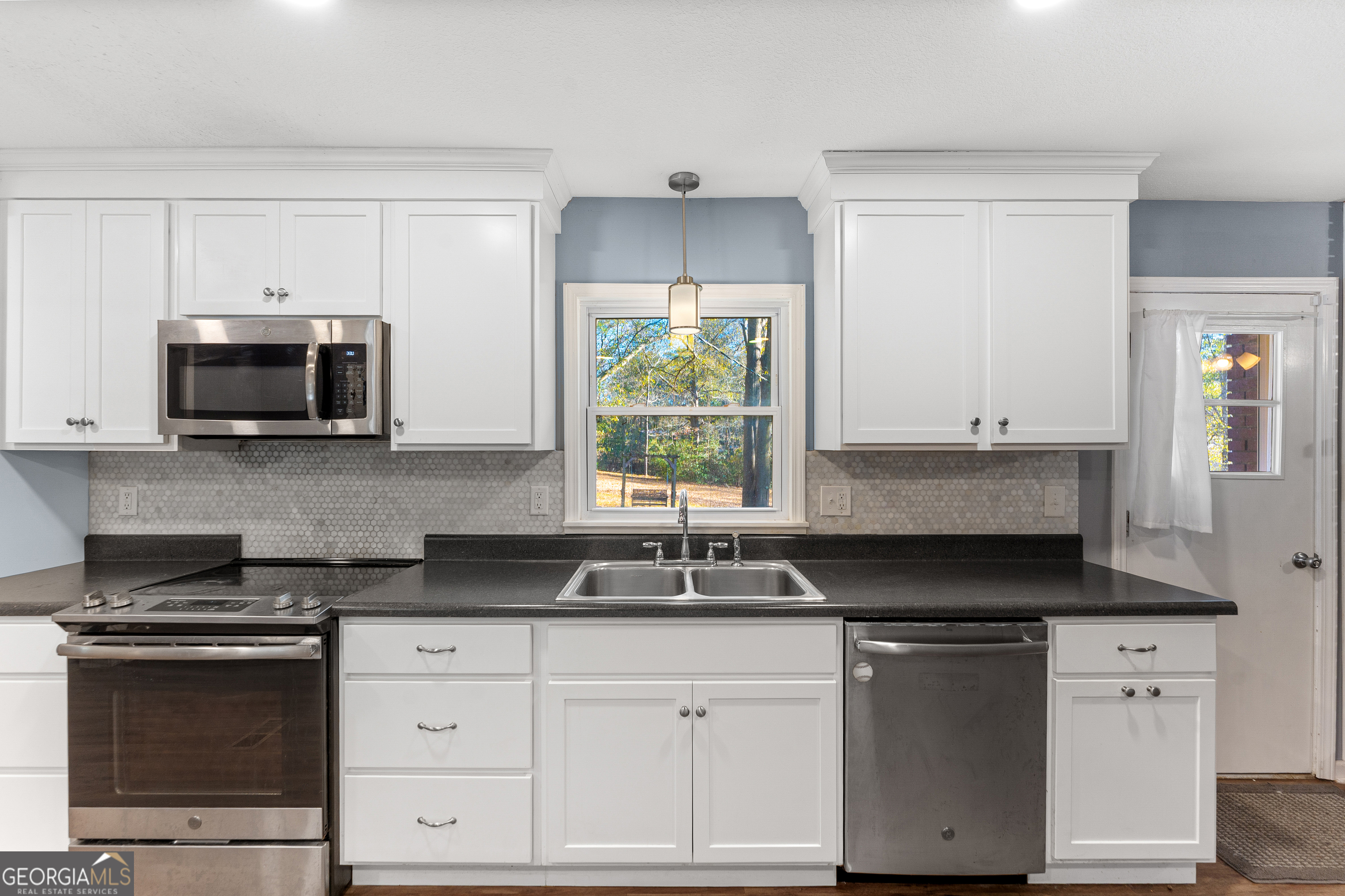 101 Fisher Drive Hartwell, GA 30643 - Photo 7 of 48 a kitchen with granite countertop white cabinets and black stainless steel appliances