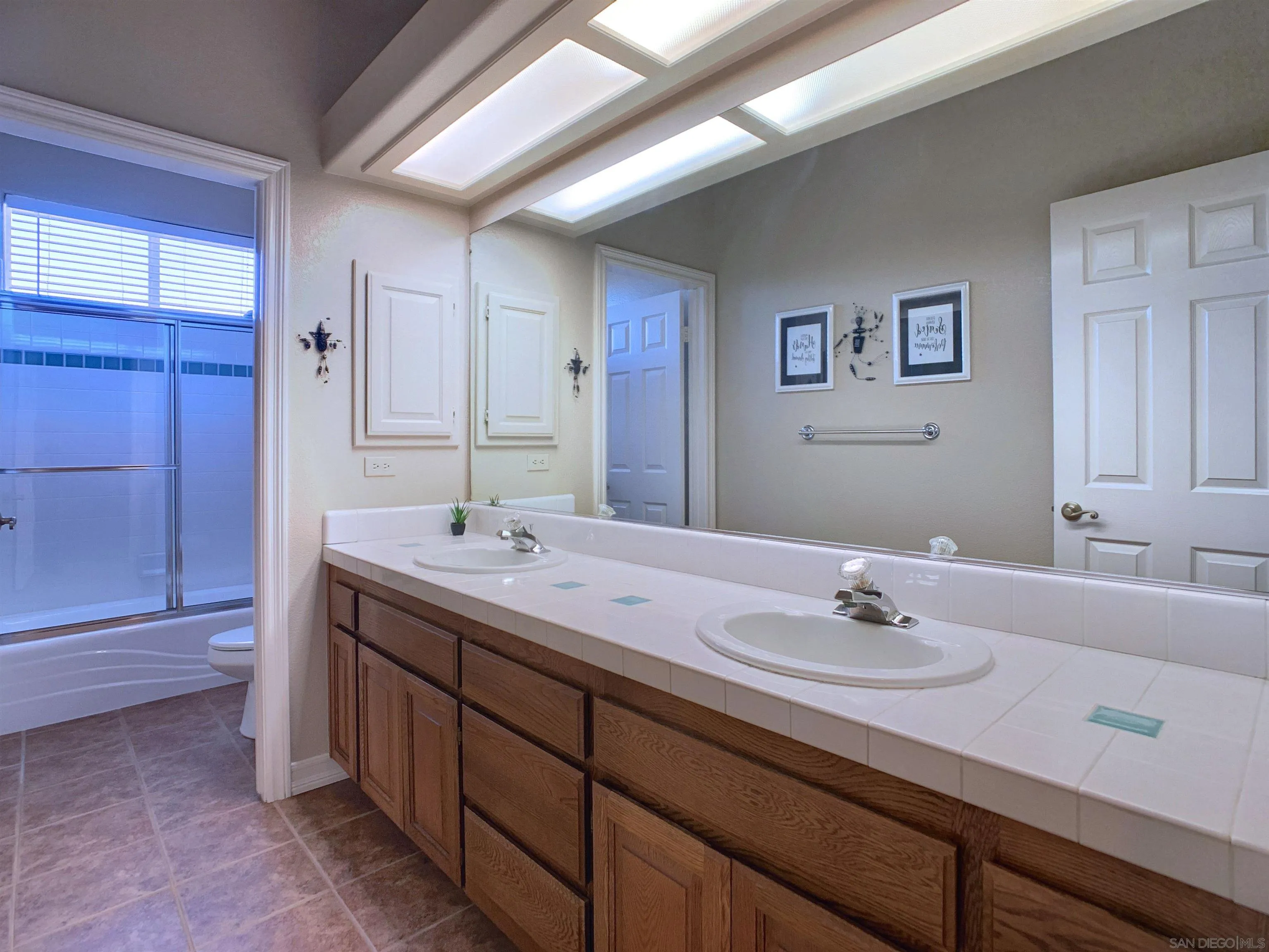 1927 Coronado View Alpine, CA 91901 - Photo 40 of 60 Main Hallway Bathroom