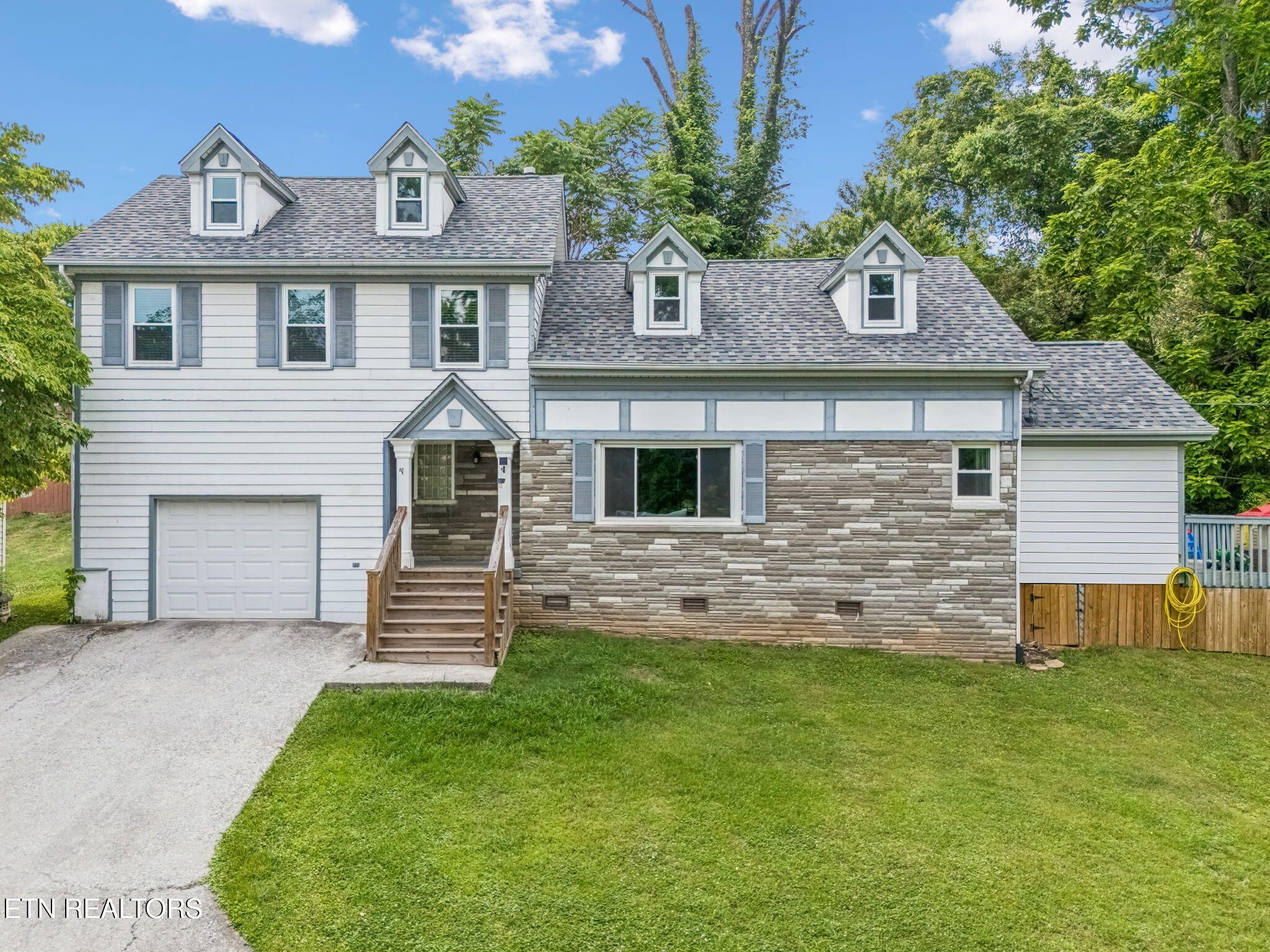 212 Oak Street Clinton, TN 37716 - Photo 1 of 29 31-1-212 Oak St - 002