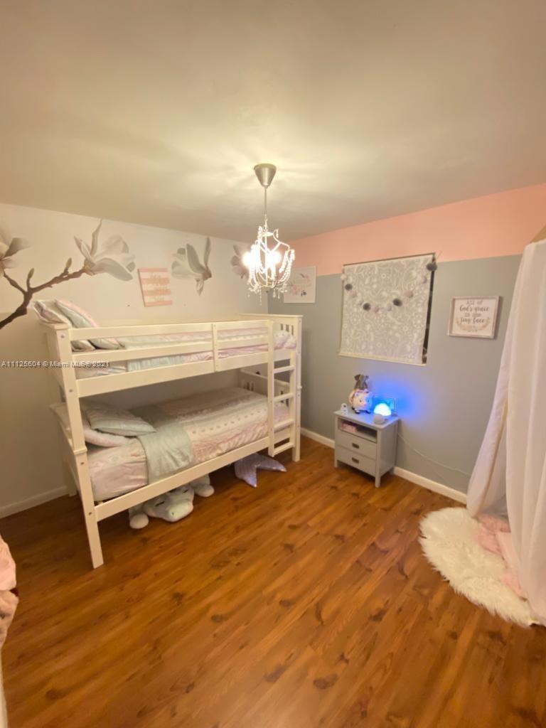 Kendale Lakes Miami, FL 33183 - Photo 11 of 17 a living room with furniture