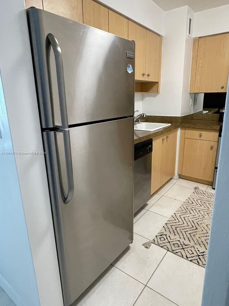 9195 Collins Avenue, Unit 413 Surfside, FL 33154 - Photo 5 of 18