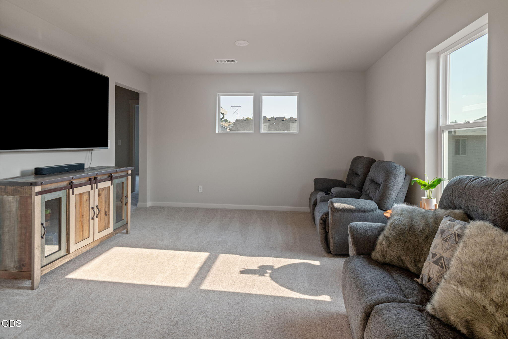 4038 Southwest Quartz Avenue Redmond, OR 97756 - Photo 16 of 32 Gallery Image 16