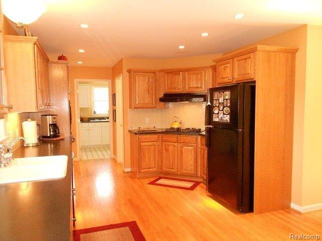 4240 Phillips Road Metamora, MI 48455 - Photo 11 of 25 Phillips Rd Kitchen