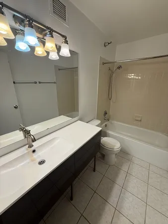 $3,195 | 200 North Dearborn Street, Unit 1202, Chicago, IL 60601