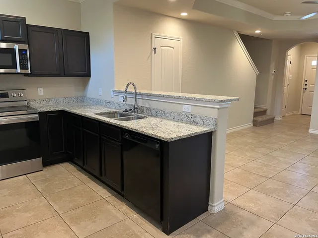 $1,395 | 6410 Luglio Lane, Unit 104, San Antonio, TX 78233