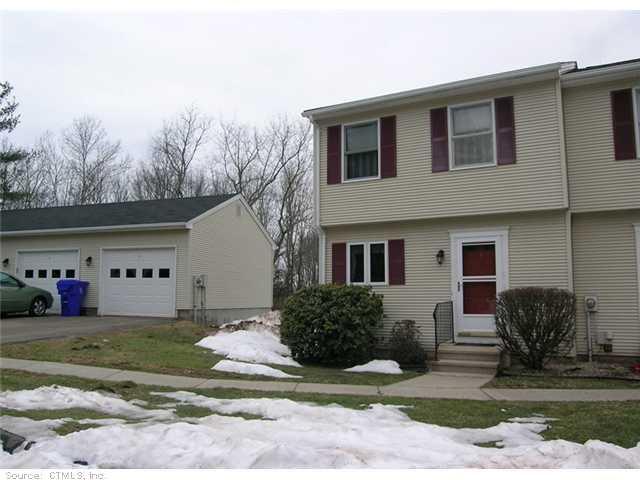 a view of a house with backyard