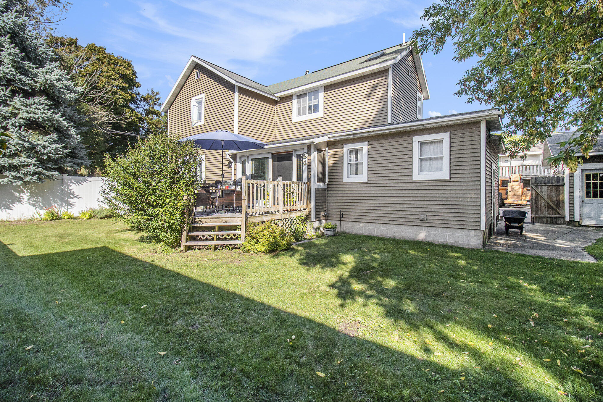 259 5th Avenue Manistee, MI 49660 - Photo 3 of 19 5r6a9644_730