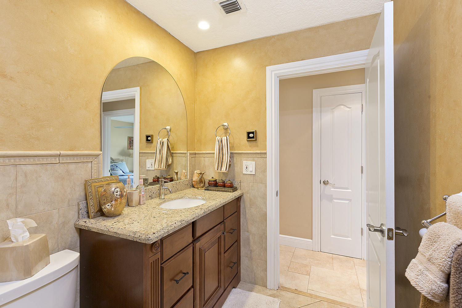 3991 Northwest 4th Avenue Boca Raton, FL 33431 - Photo 19 of 39 19_CabanaBath_2