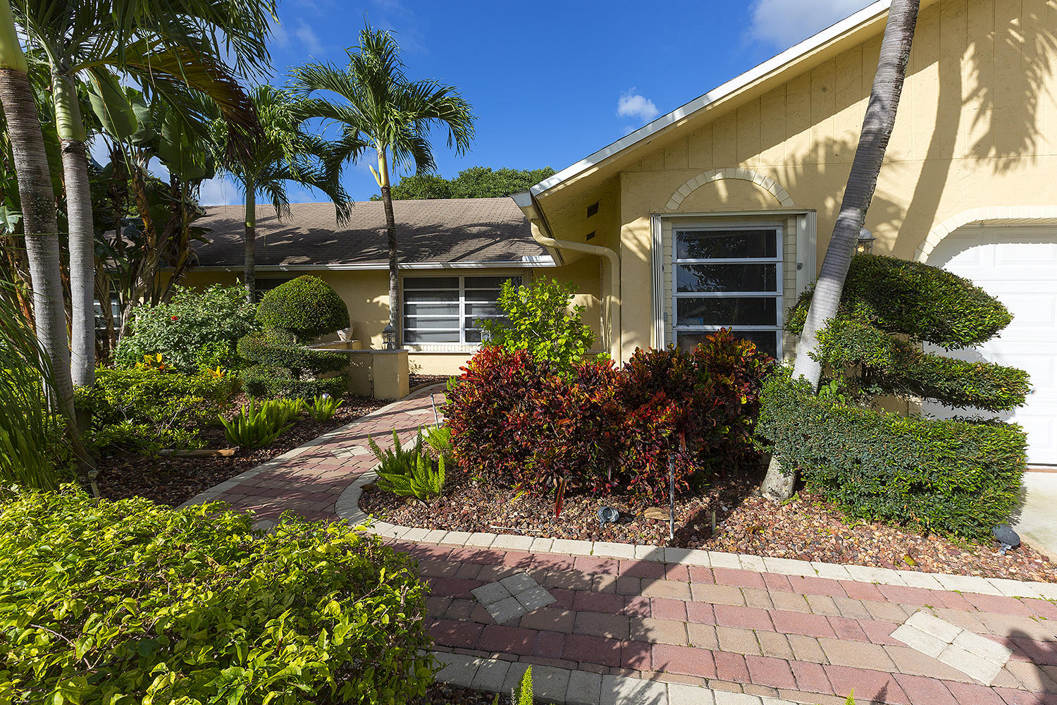 3991 Northwest 4th Avenue Boca Raton, FL 33431 - Photo 4 of 39 04_LandscapeFront