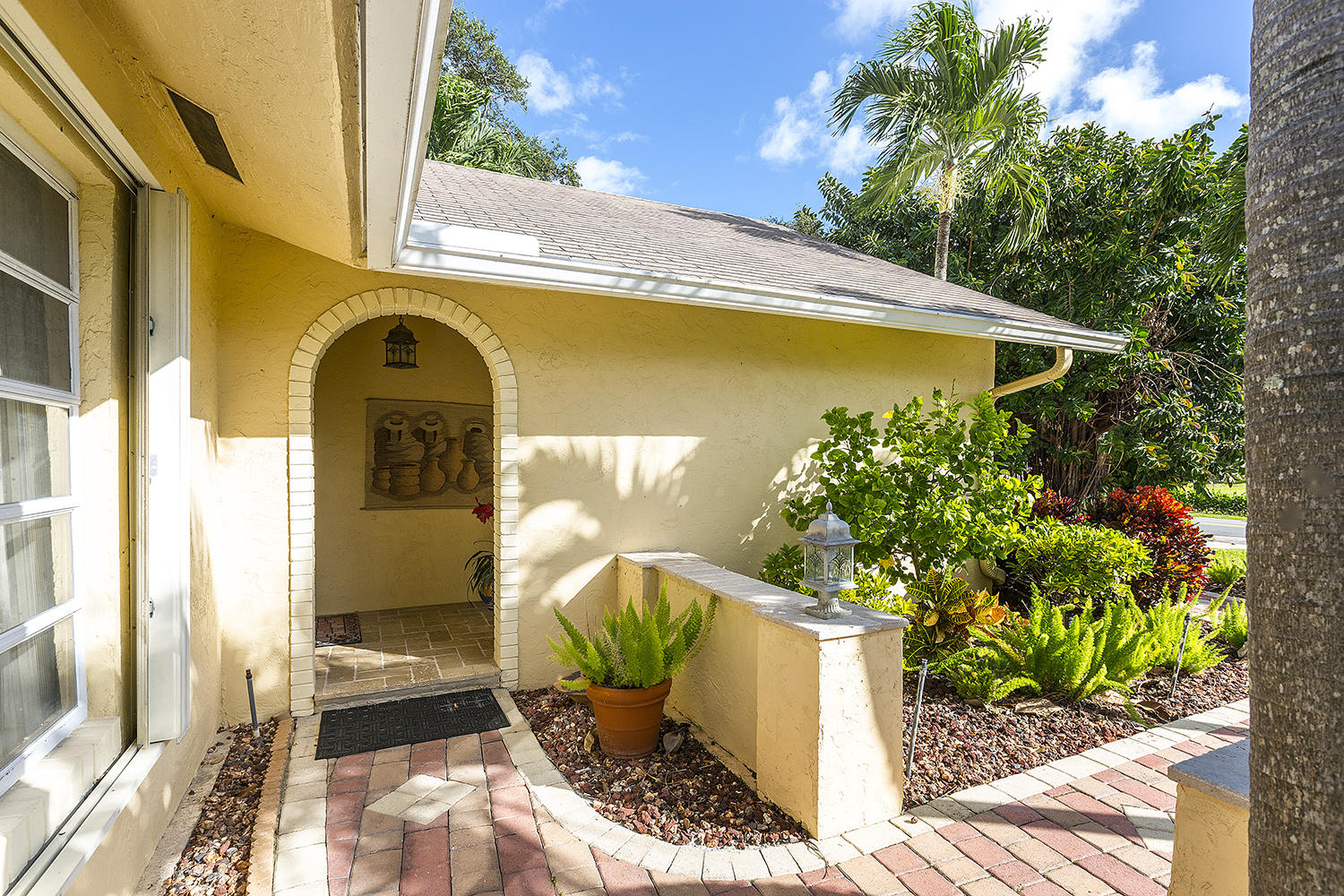 3991 Northwest 4th Avenue Boca Raton, FL 33431 - Photo 5 of 39 05_FrontEntrance