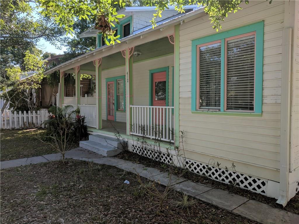 412 Southwest California Avenue Stuart, FL 34994 - Photo 5 of 46 a view of a house with a small yard