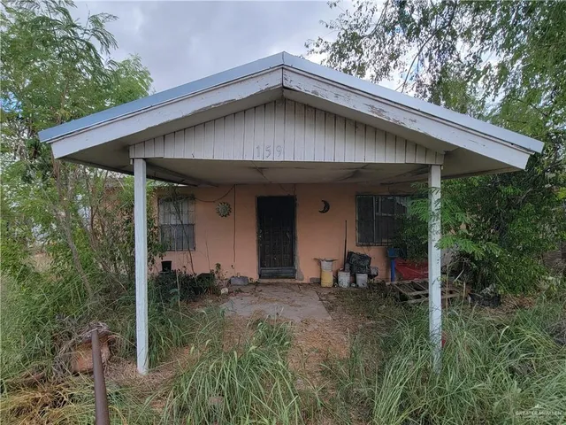 a view of a house with porch
