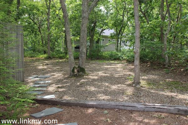 25 Hye Road Edgartown, MA 02539 - Photo 8 of 13 http://d1qzqeyxiitrap.cloudfront.net/photos/25725/600/6de13182.jpg