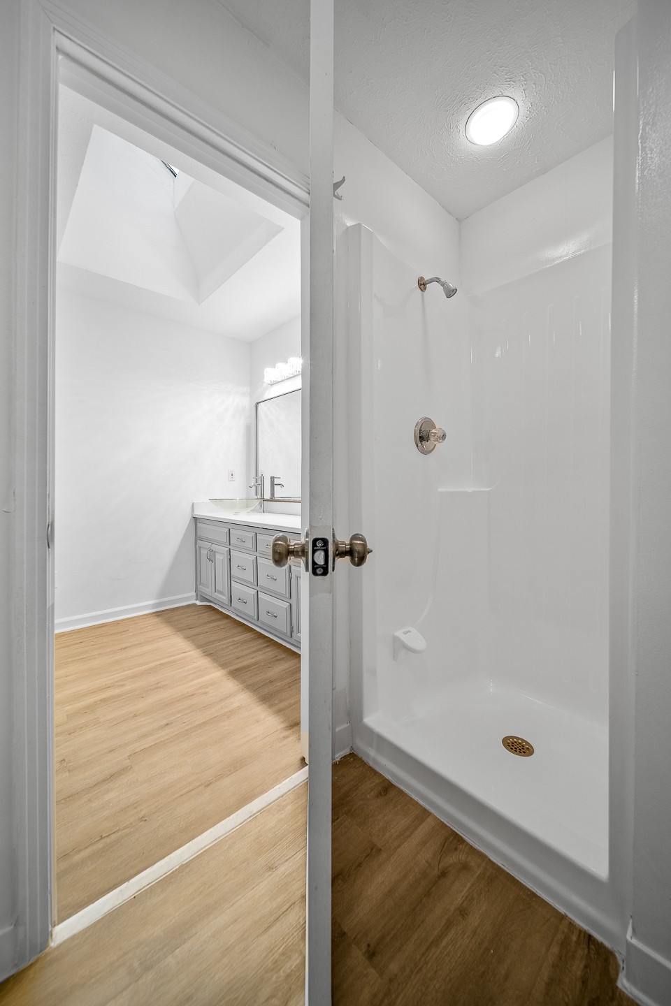 2417 Ravine Drive Nashville, TN 37217 - Photo 25 of 29 a bathroom with a shower