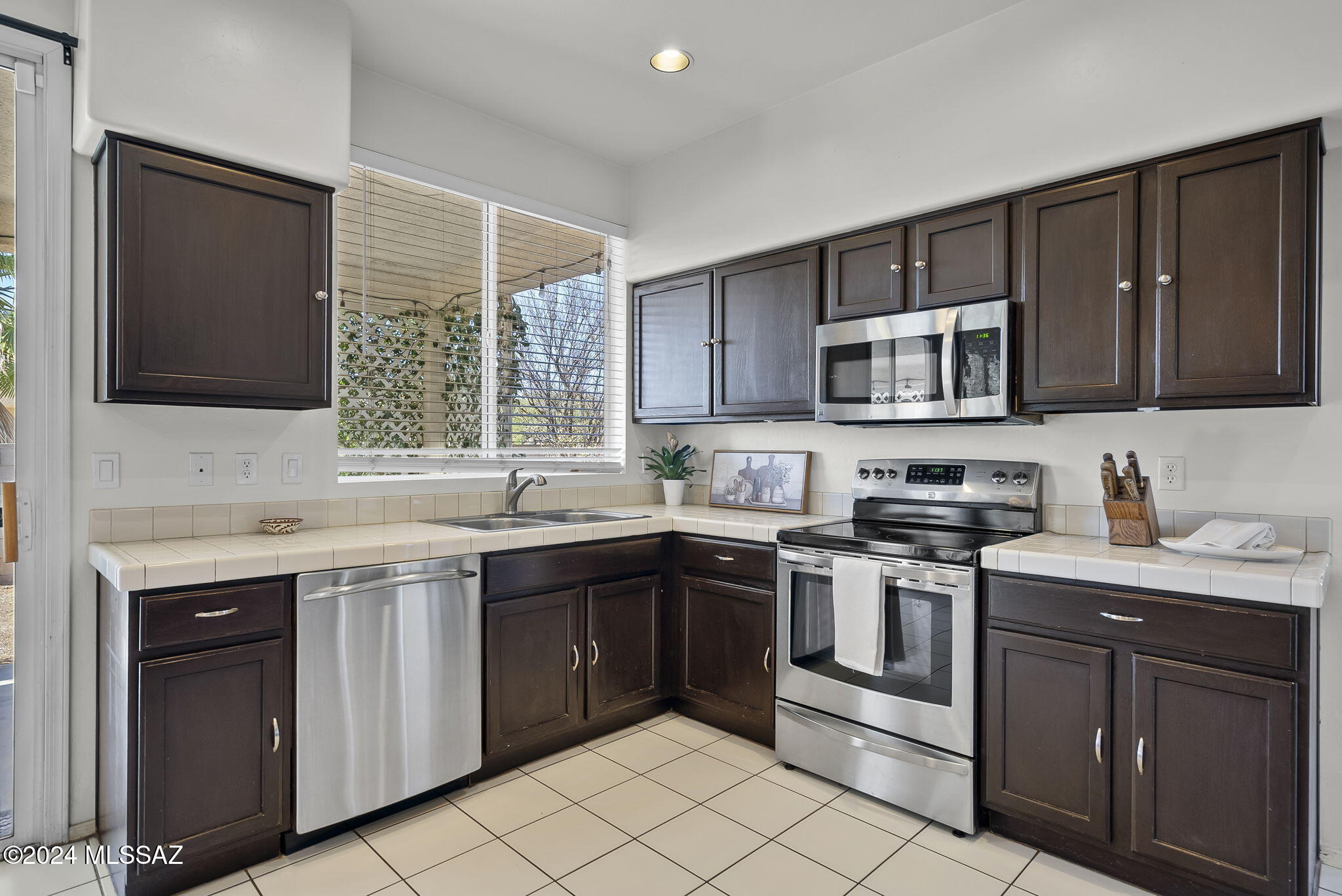 1702 Leary Court Rio Rico, AZ 85648 - Photo 16 of 48
