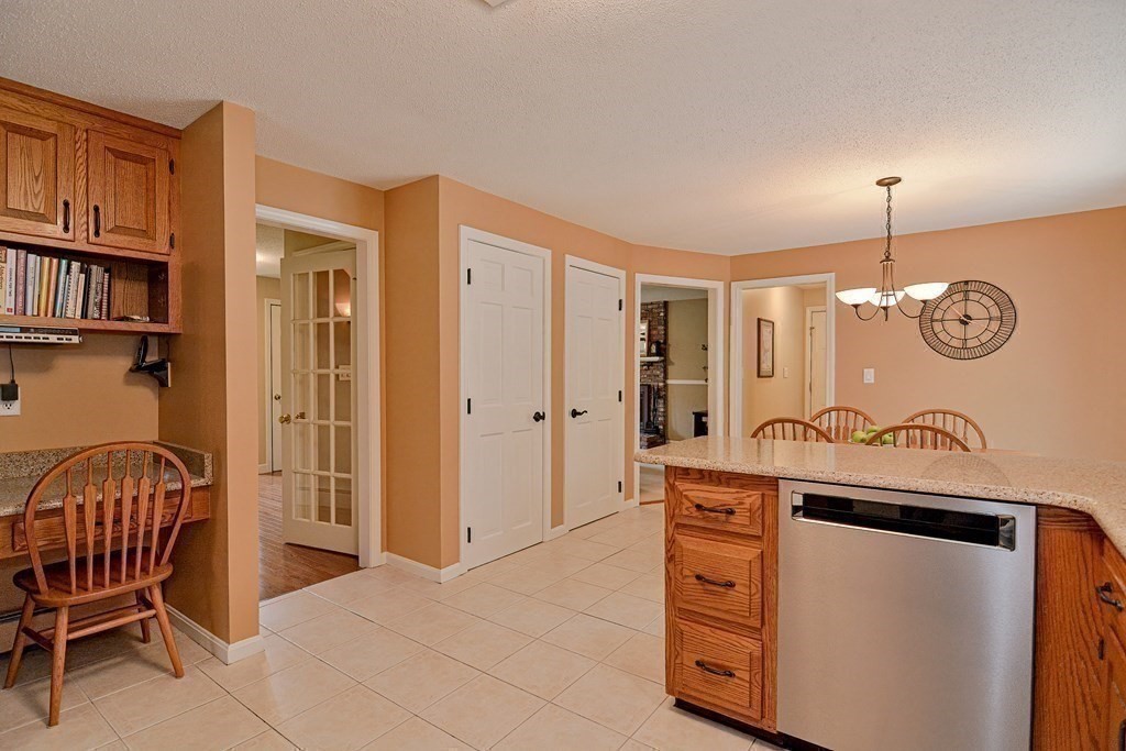 21 Juniper Road Franklin, MA 02038 - Photo 17 of 36 Gallery Image 17