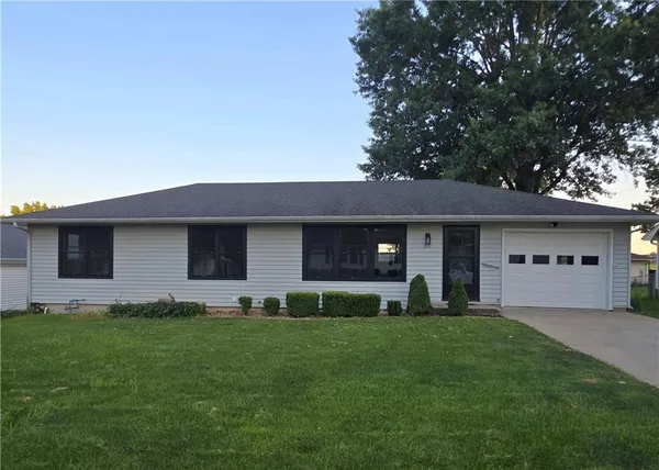 $252,900 | 619 West 30th Street, Higginsville, MO 64037