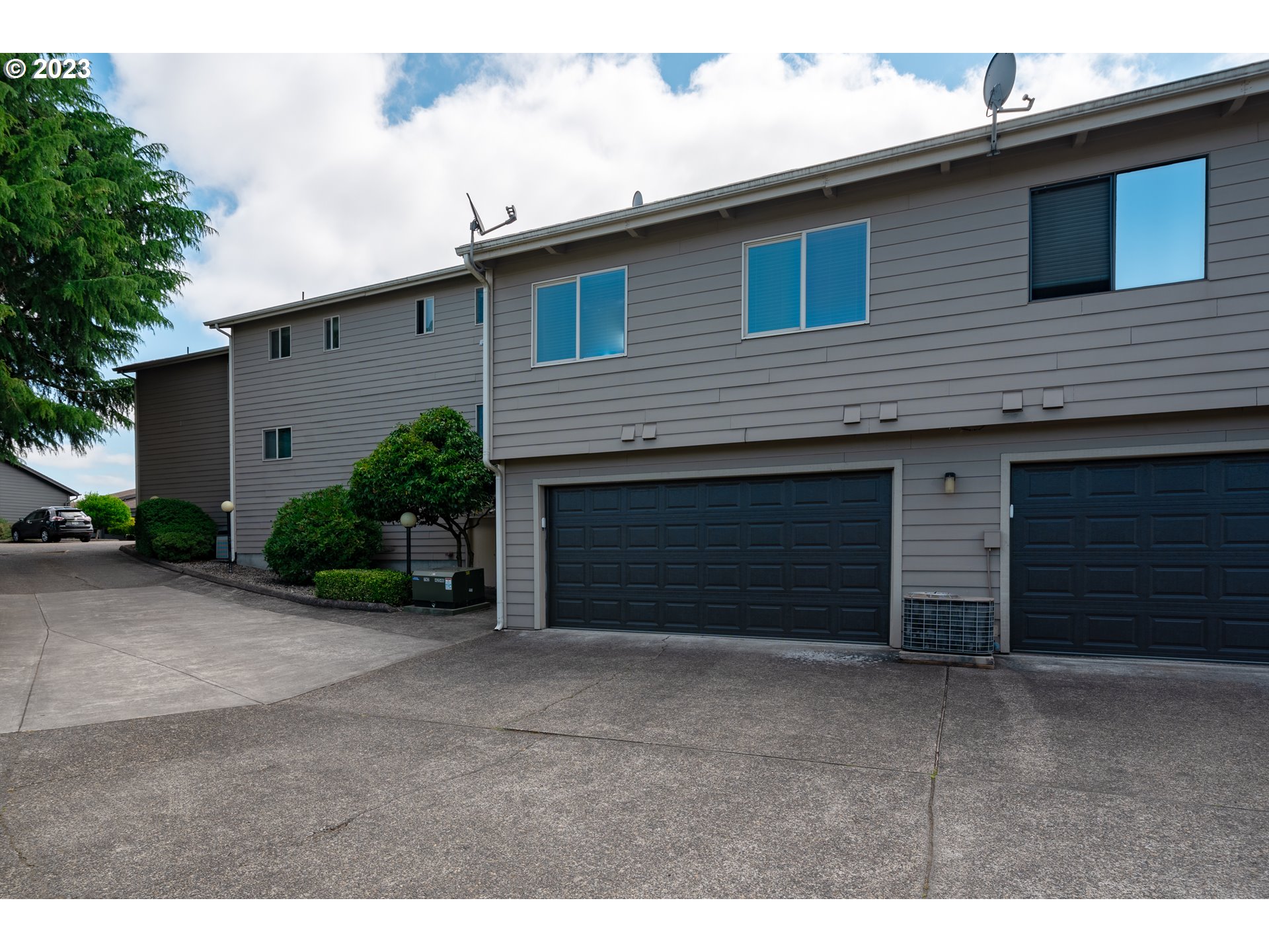 1310 River Road, Unit 12 Longview, WA 98632 - Photo 24 of 30 Garage