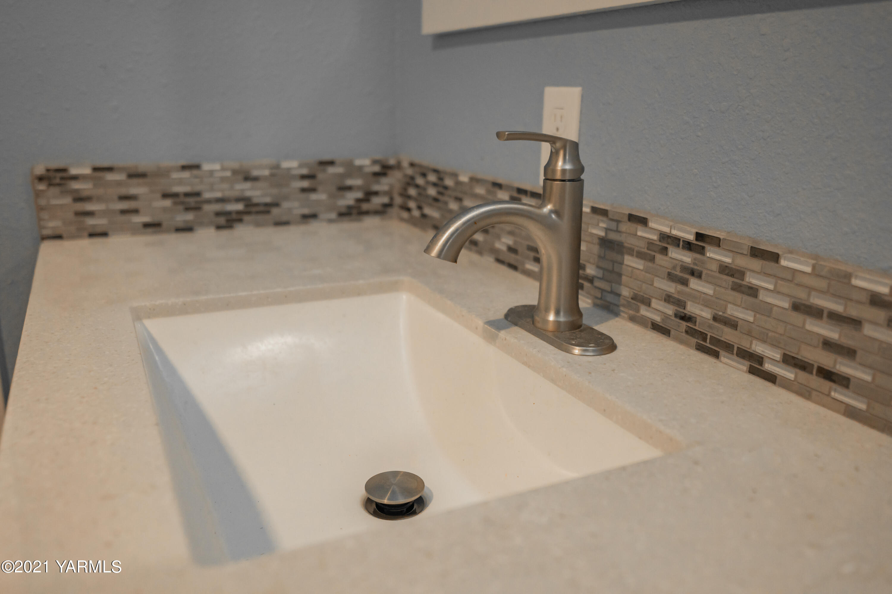 281 Starview Road Yakima, WA 98908 - Photo 12 of 26 a close view of sink