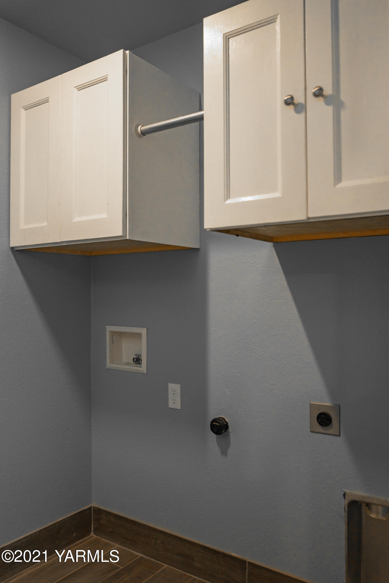 281 Starview Road Yakima, WA 98908 - Photo 16 of 26 a view of a microwave