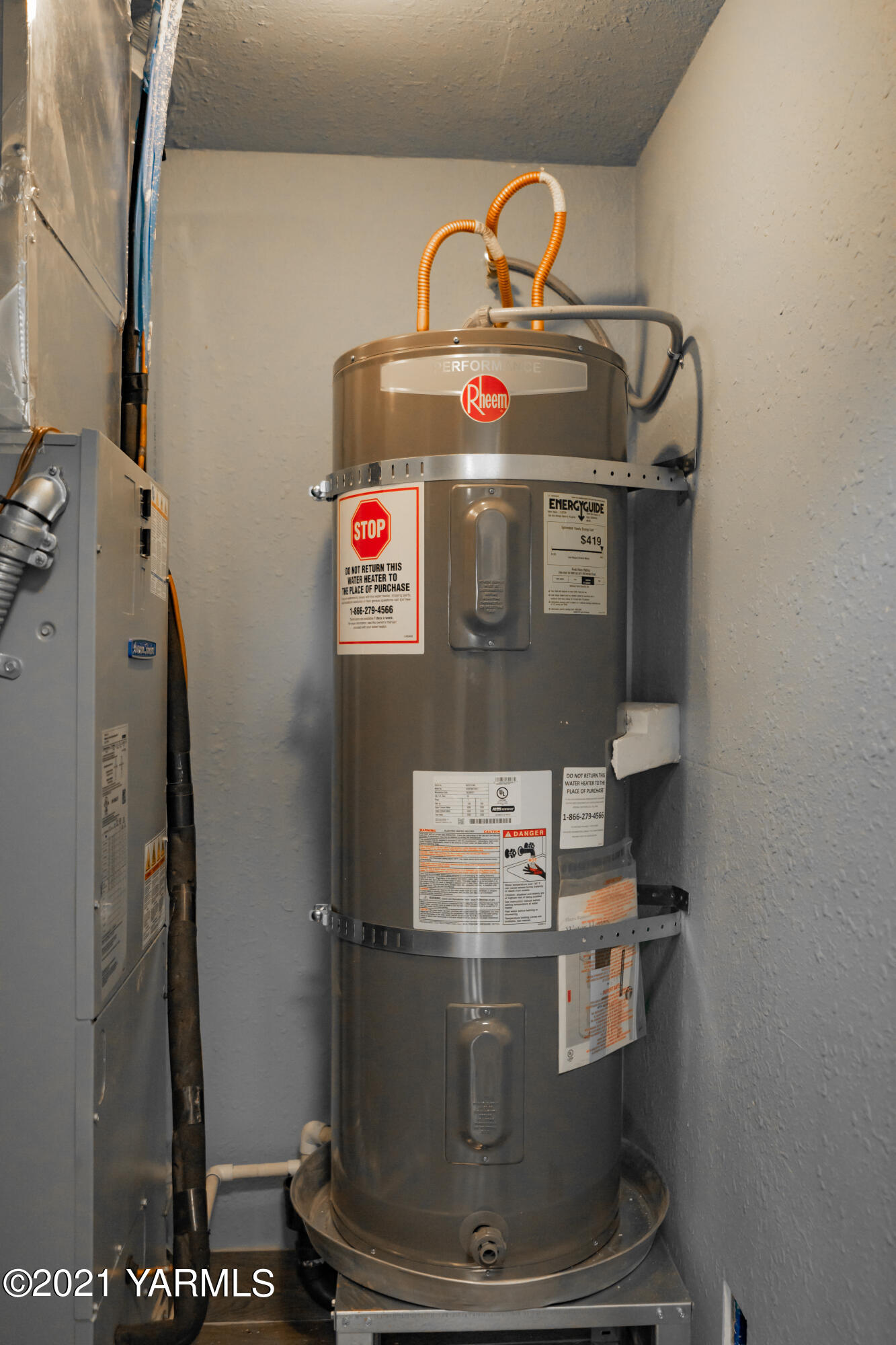 281 Starview Road Yakima, WA 98908 - Photo 23 of 26 a view of water heater