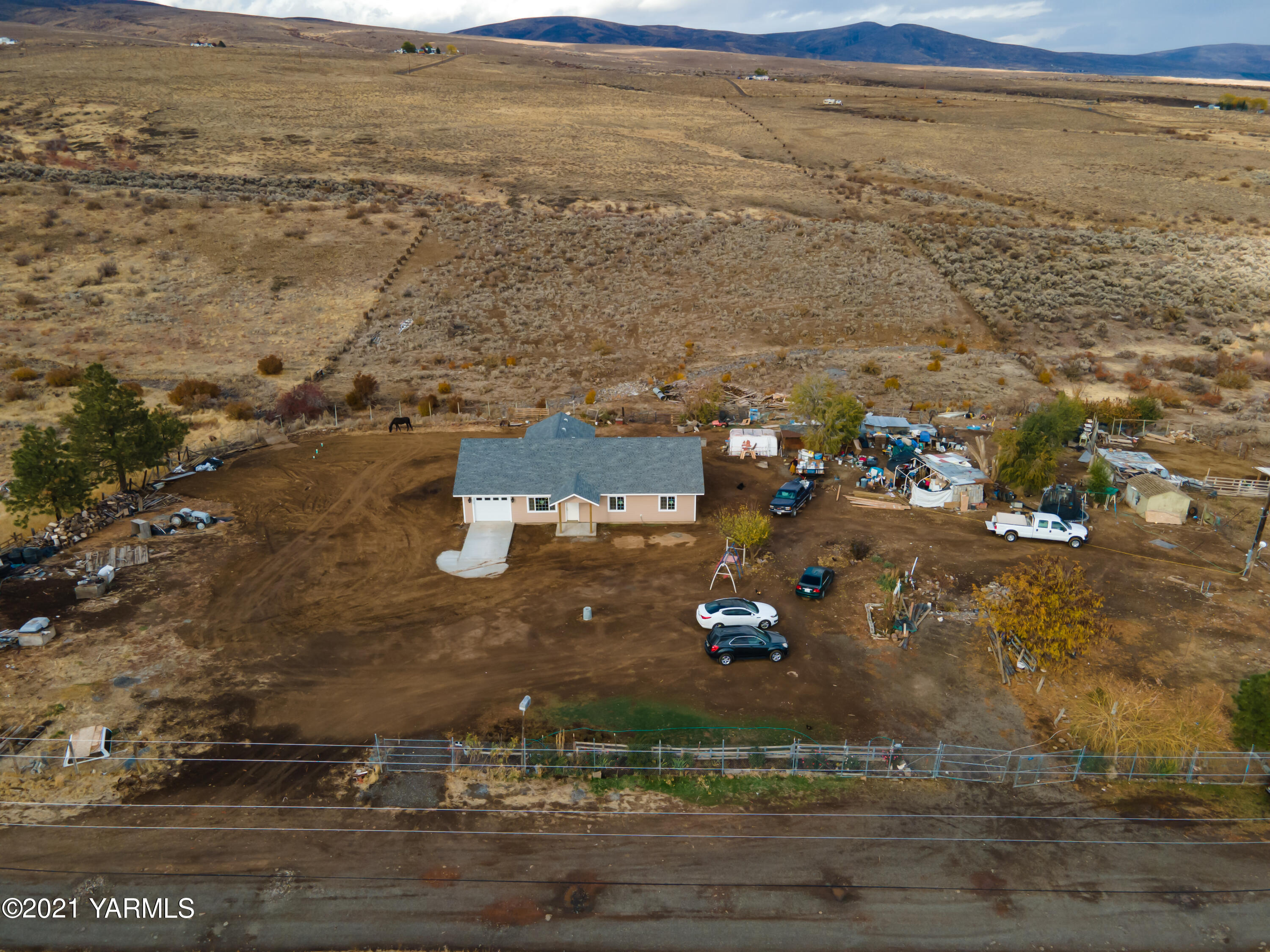 281 Starview Road Yakima, WA 98908 - Photo 4 of 26 an aerial view of house with beach