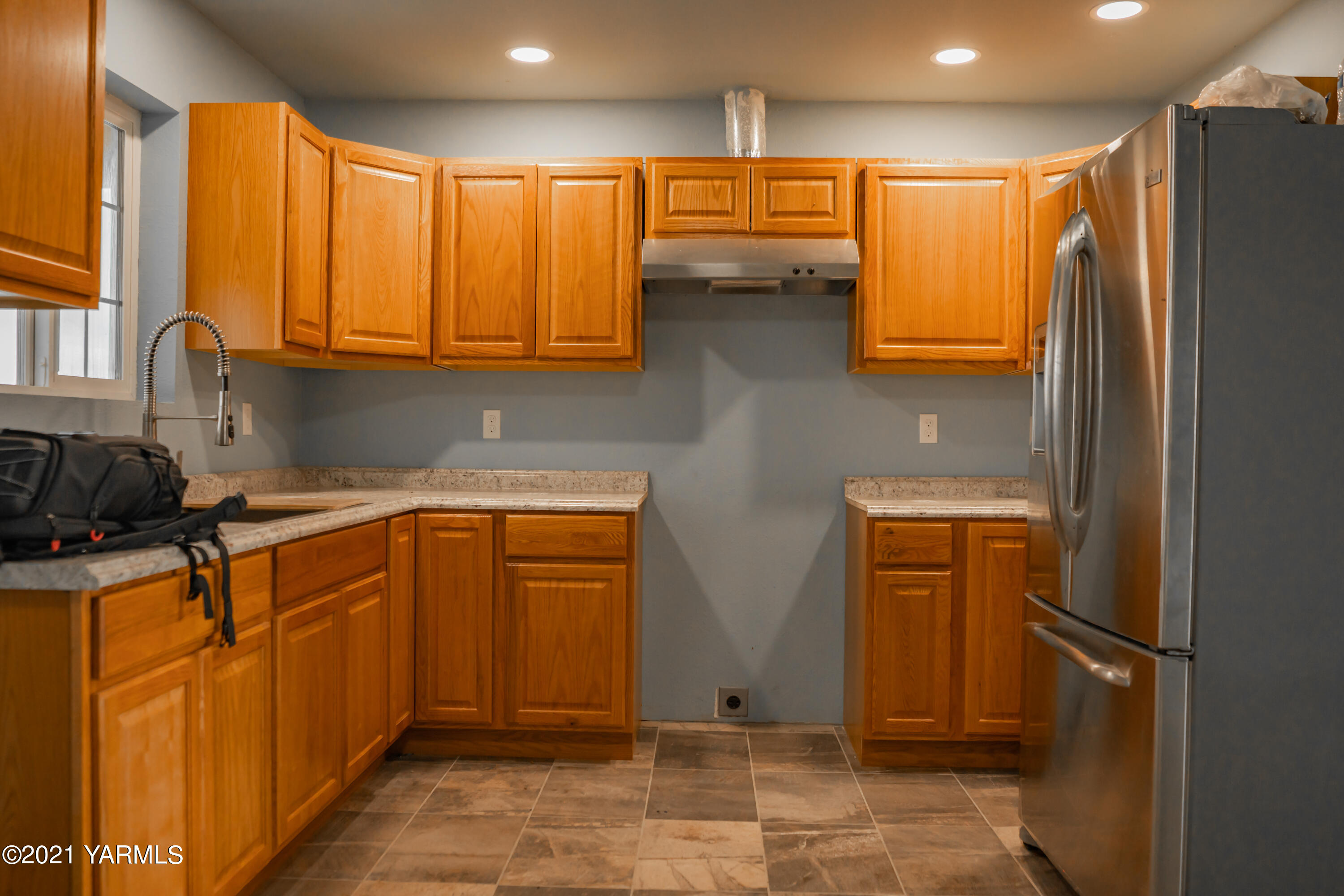 281 Starview Road Yakima, WA 98908 - Photo 9 of 26 a kitchen with stainless steel appliances granite countertop a refrigerator and a sink
