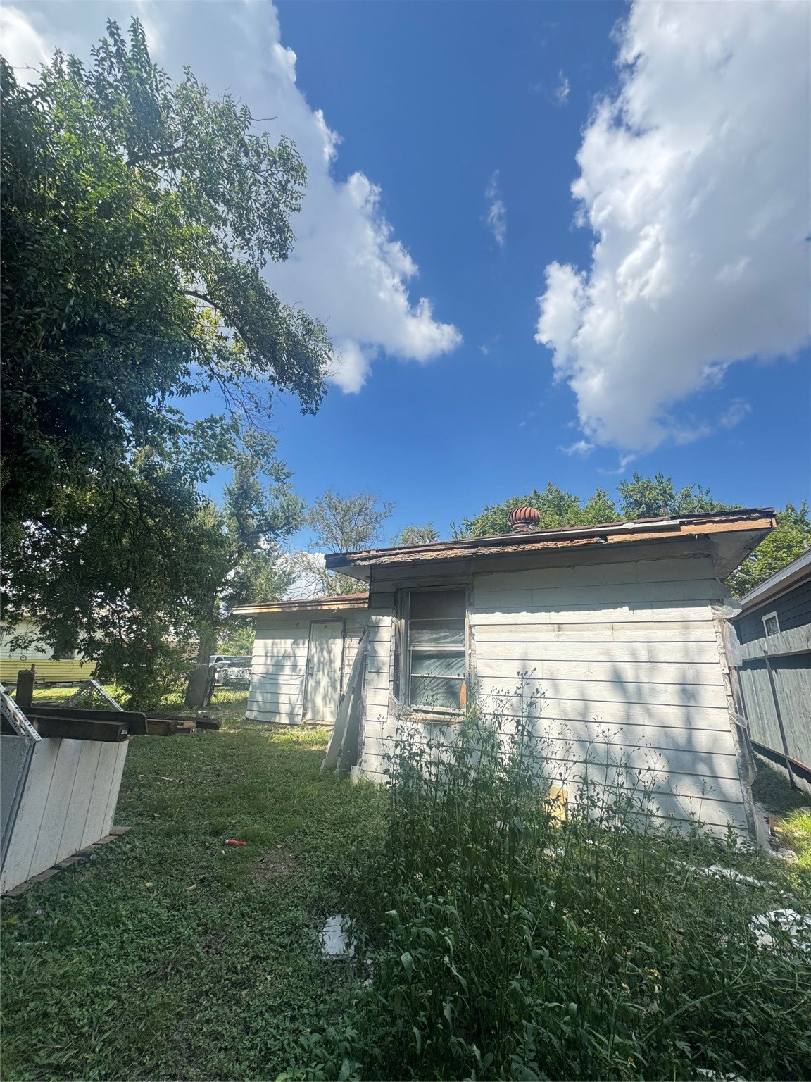 3018 Cactus Street Houston, TX 77026 - Photo 6 of 6 a backyard of a house with lots of green space