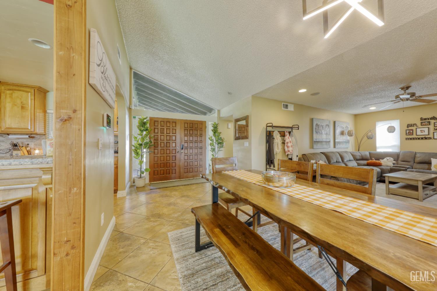 Undisclosed Address Bakersfield, CA 93308 - Photo 9 of 64 a very nice looking room with a large window