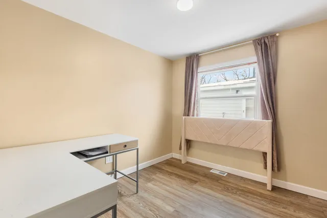 $300,000 | 46 North Ridgemoor Avenue, Mundelein, IL 60060