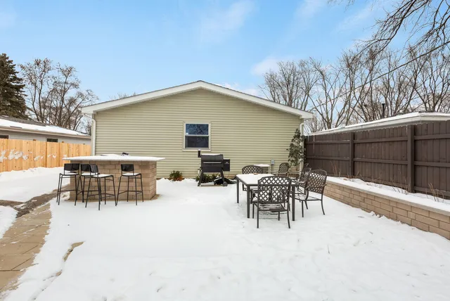 $300,000 | 46 North Ridgemoor Avenue, Mundelein, IL 60060