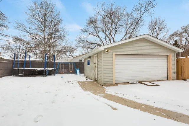 $300,000 | 46 North Ridgemoor Avenue, Mundelein, IL 60060