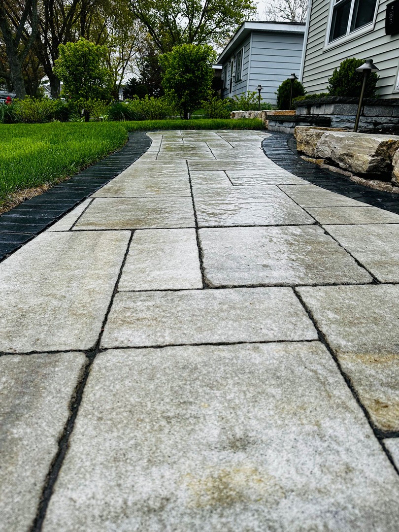 46 North Ridgemoor Avenue Mundelein, IL 60060 - Photo 16 of 16 a backyard of a house with lots of green space