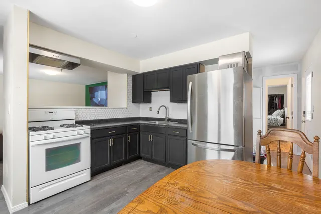 $300,000 | 46 North Ridgemoor Avenue, Mundelein, IL 60060