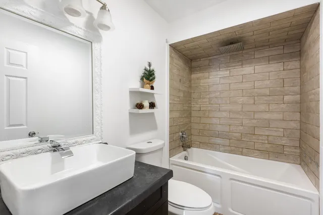 $300,000 | 46 North Ridgemoor Avenue, Mundelein, IL 60060