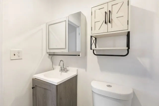 $300,000 | 46 North Ridgemoor Avenue, Mundelein, IL 60060