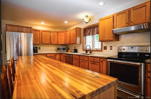 $425,000 | 15 Ryler Court, Thompson, CT 06255