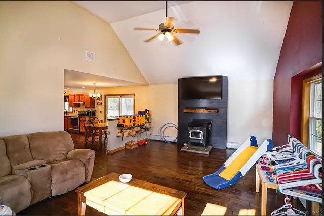 $425,000 | 15 Ryler Court, Thompson, CT 06255