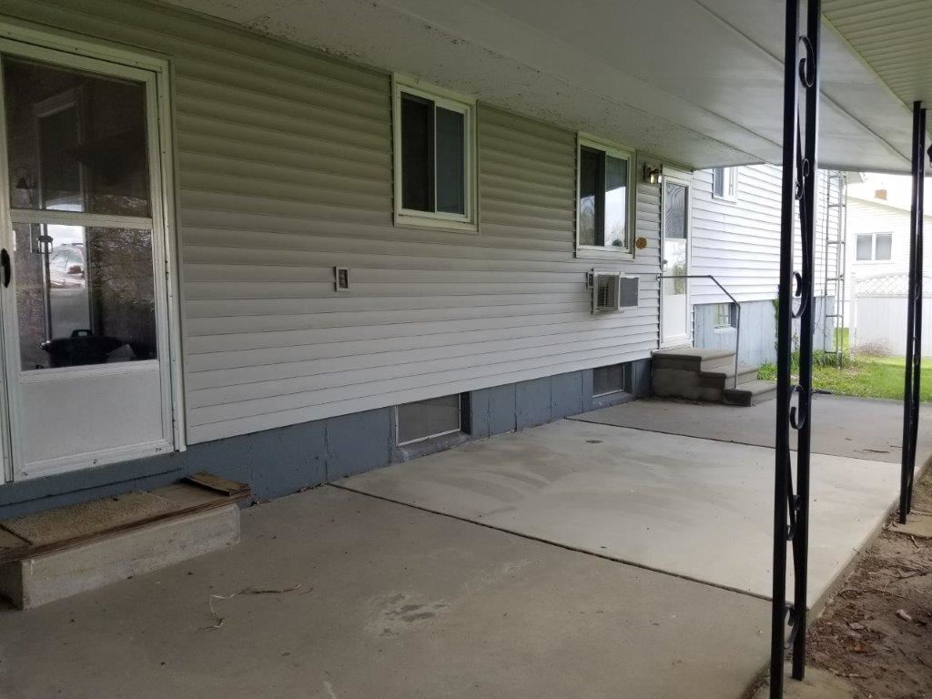6160 South New Lothrop Road Durand, MI 48429 - Photo 4 of 34 Large awning on back side of home.