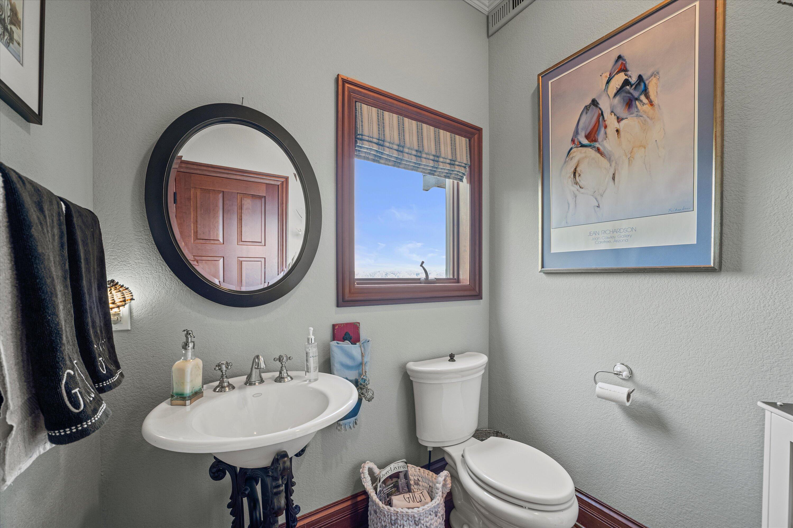 W332N6211 County Rd C Merton, WI 53058 - Photo 20 of 58 Half bath main