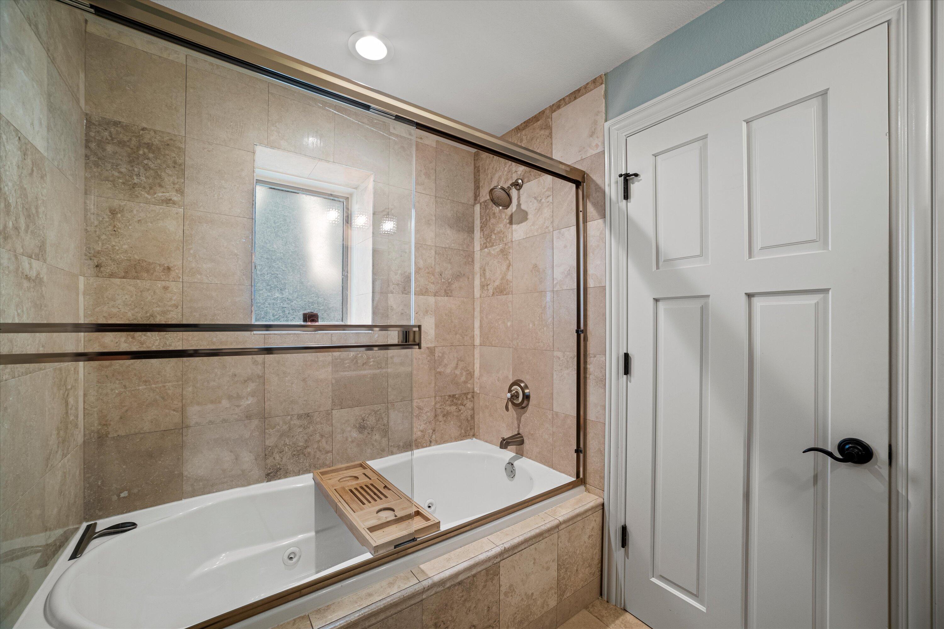 W332N6211 County Rd C Merton, WI 53058 - Photo 34 of 58 jack and jill full bath