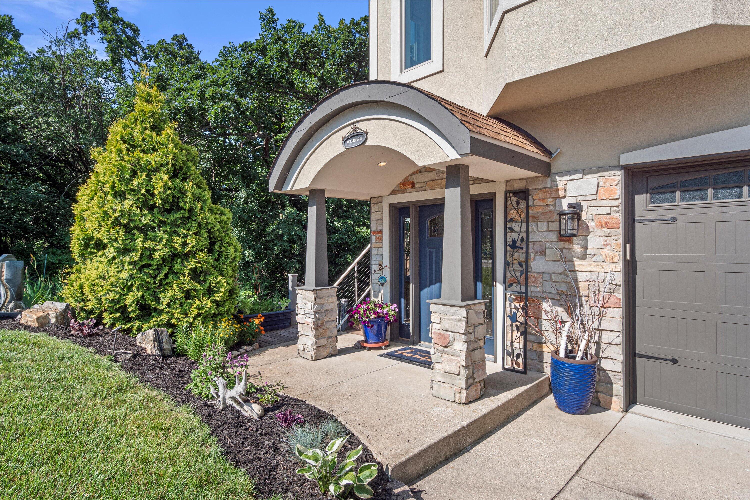 W332N6211 County Rd C Merton, WI 53058 - Photo 51 of 58 Front entry