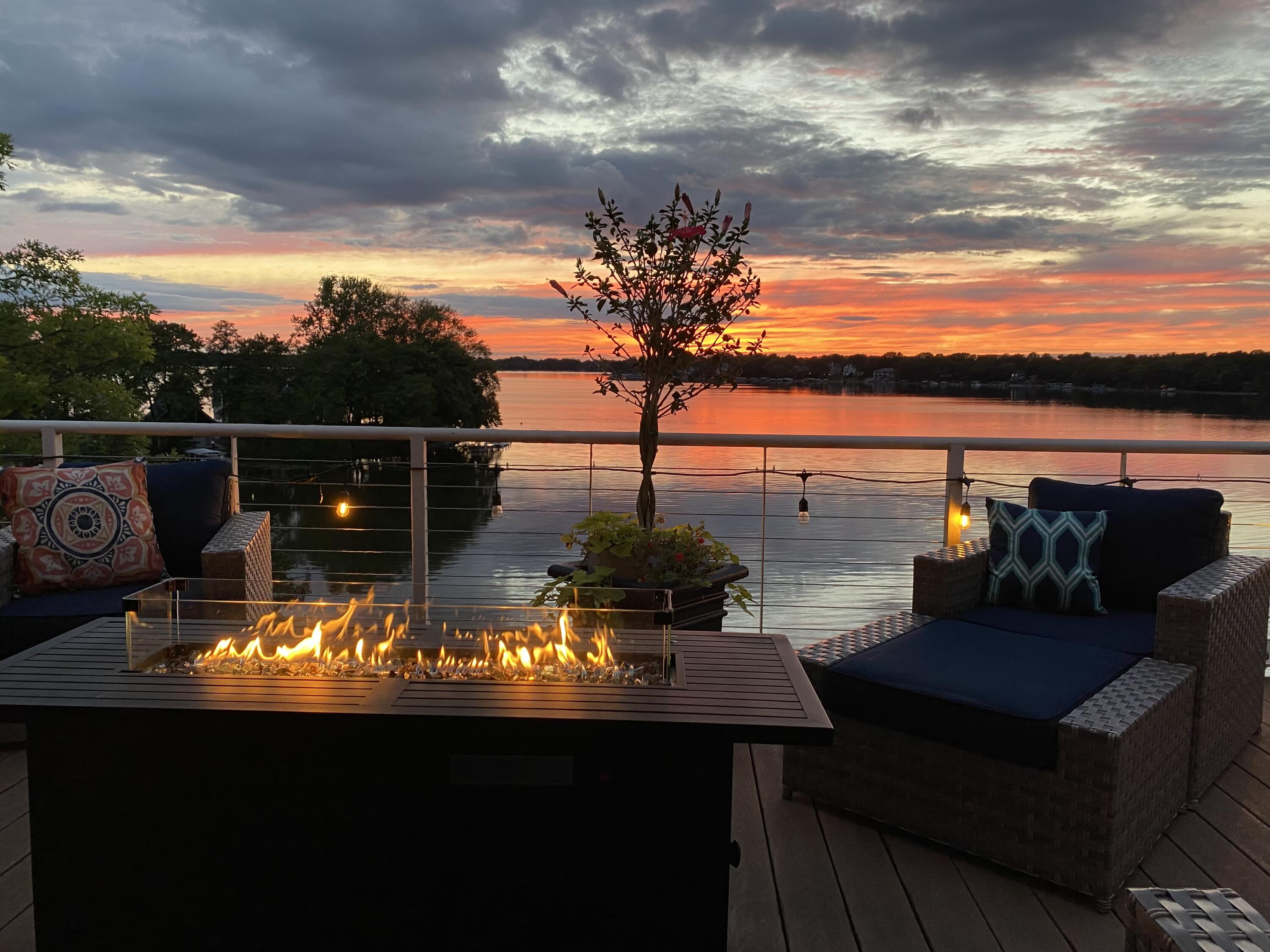 W332N6211 County Rd C Merton, WI 53058 - Photo 4 of 58 Sunset from deck