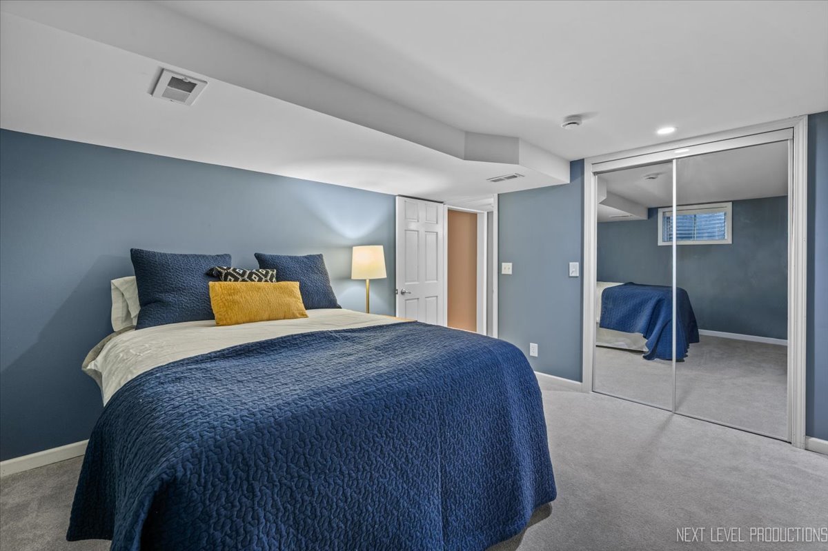 602 Highbury Lane Geneva, IL 60134 - Photo 19 of 28 a bedroom with a bed and a view of bathroom