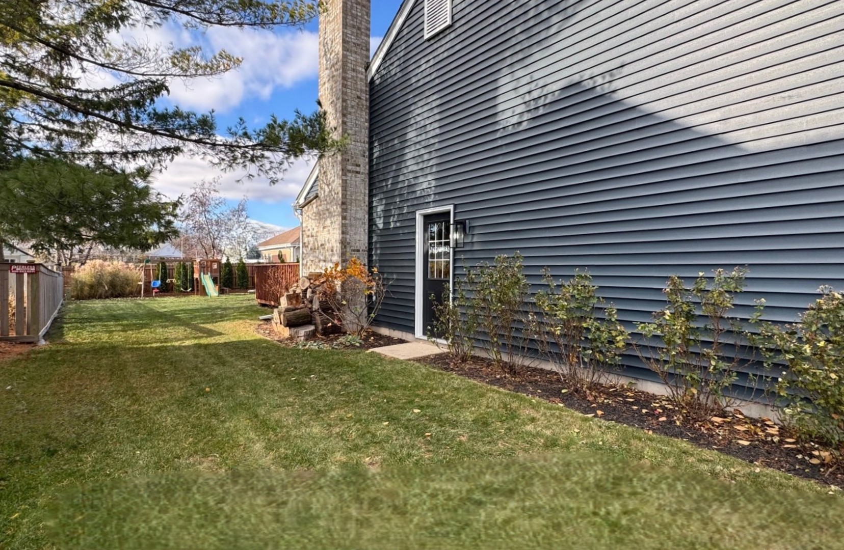 602 Highbury Lane Geneva, IL 60134 - Photo 24 of 28 a view of a house with a backyard