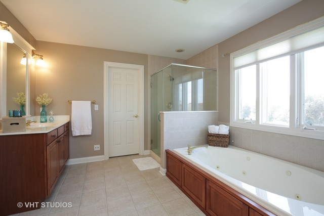7-n346 7-n346 7n346 Ridge St. Charles, IL 60175 - Photo 15 of 31 a bathroom with a bathtub sink and mirror
